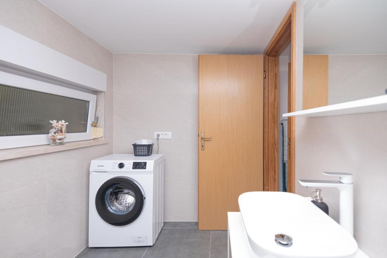 Apartment Emmi Омиш Экстерьер фото