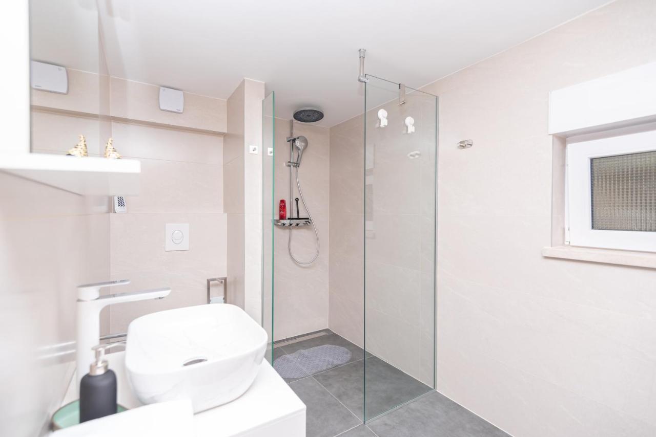 Apartment Emmi Омиш Экстерьер фото